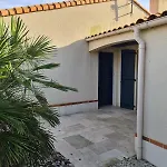 Сasa de vacaciones Le Donjon Avec Jardin Et Terrasse Proche Du Puy Dufou *
