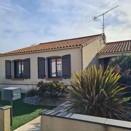 Le Donjon Cosy En Lotissement Proche Du Puy Dufou Hébergement de vacances Les Herbiers