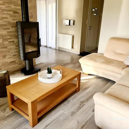 Le Donjon Cosy En Lotissement Proche Du Puy Dufou