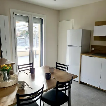 Le Donjon Cosy En Lotissement Proche Du Puy Dufou