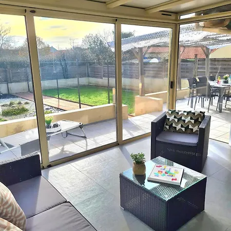 Le Donjon Cosy En Lotissement Proche Du Puy Dufou