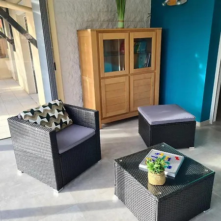 Le Donjon Cosy En Lotissement Proche Du Puy Dufou 度假居 *