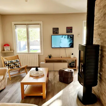 Le Donjon Cosy En Lotissement Proche Du Puy Dufou 莱塞比耶