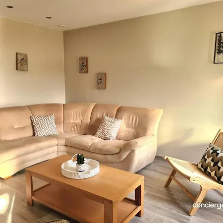 Le Donjon Cosy En Lotissement Proche Du Puy Dufou