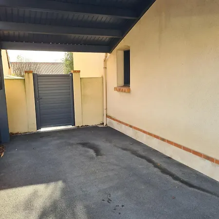 Le Donjon Cosy En Lotissement Proche Du Puy Dufou 度假居