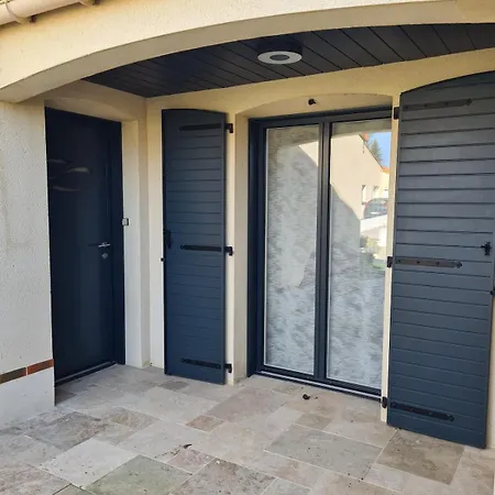 Le Donjon Cosy En Lotissement Proche Du Puy Dufou 度假居 莱塞比耶