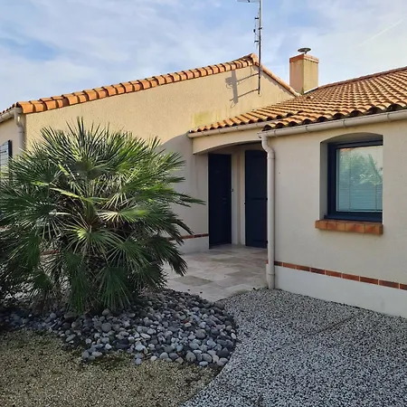 Le Donjon Cosy En Lotissement Proche Du Puy Dufou