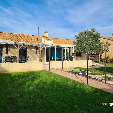 Le Donjon Cosy En Lotissement Proche Du Puy Dufou 莱塞比耶