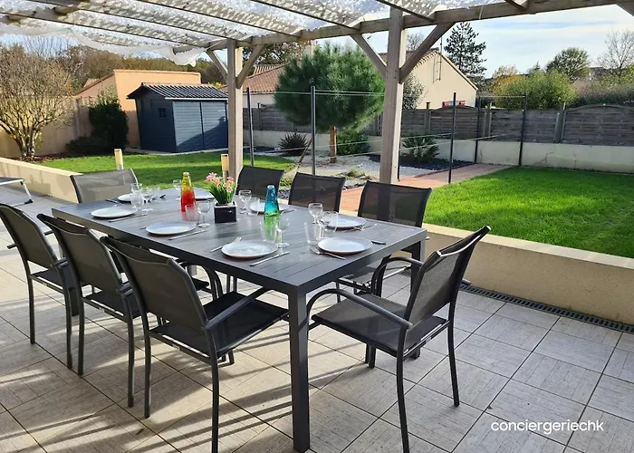 Le Donjon Cosy En Lotissement Proche Du Puy Dufou Hébergement de vacances *