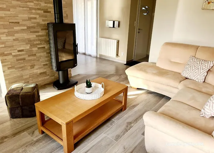 Le Donjon Cosy En Lotissement Proche Du Puy Dufou