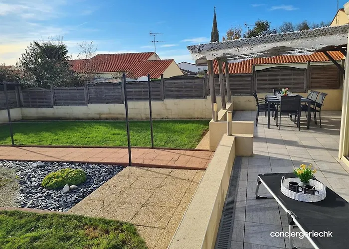 Le Donjon Cosy En Lotissement Proche Du Puy Dufou * Les Herbiers