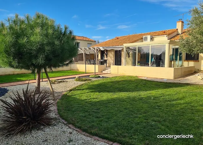 Hébergement de vacances Le Donjon Cosy En Lotissement Proche Du Puy Dufou *